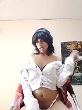 Snapshot of Liil_bunny chatting on 05-15-26, 03:19 Liil bunny online show from 05-15-26, 03:19
