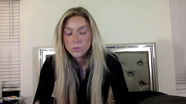 Snapshot of Misss_alyssaaa chatting on 06-10-26, 04:12 Misss alyssaaa online show from 06-10-26, 04:12
