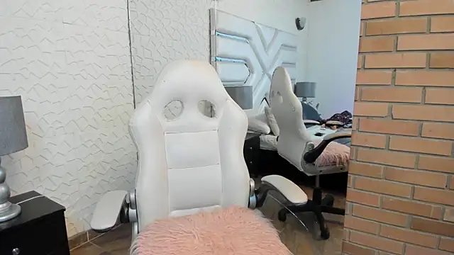Snapshot of KattyLilli chatting on 06-15-26, 11:07 KattyLilli online show from 06-15-26, 11:07