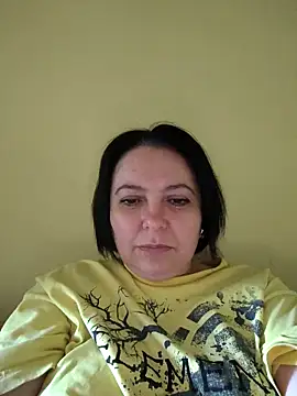 Snapshot of EmmaEmmy40 chatting on 05-14-26, 03:41 EmmaEmmy40 online show from 05-14-26, 03:41