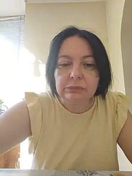 Snapshot of EmmaEmmy40 chatting on 05-17-26, 05:49 EmmaEmmy40 online show from 05-17-26, 05:49