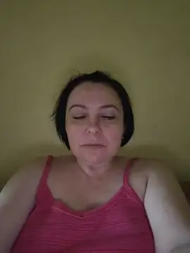 Snapshot of EmmaEmmy40 chatting on 05-27-26, 04:37 EmmaEmmy40 online show from 05-27-26, 04:37