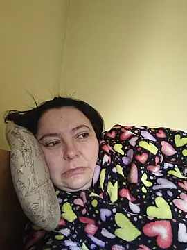 Snapshot of EmmaEmmy40 chatting on 05-30-26, 07:05 EmmaEmmy40 online show from 05-30-26, 07:05