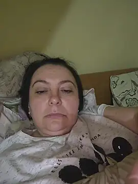 Snapshot of EmmaEmmy40 chatting on 06-04-26, 06:25 EmmaEmmy40 online show from 06-04-26, 06:25