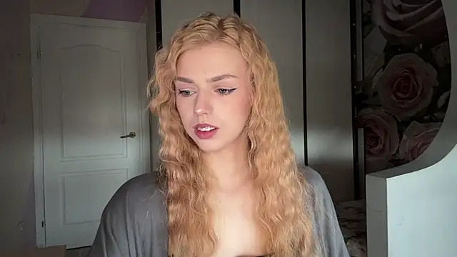 Snapshot of ScarlettRosy chatting on 05-10-26, 04:06 ScarlettRosy online show from 05-10-26, 04:06