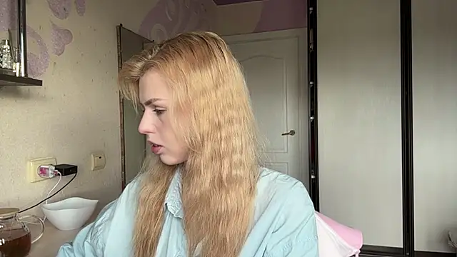 ScarlettRosy online show from 05-31-26, 04:09