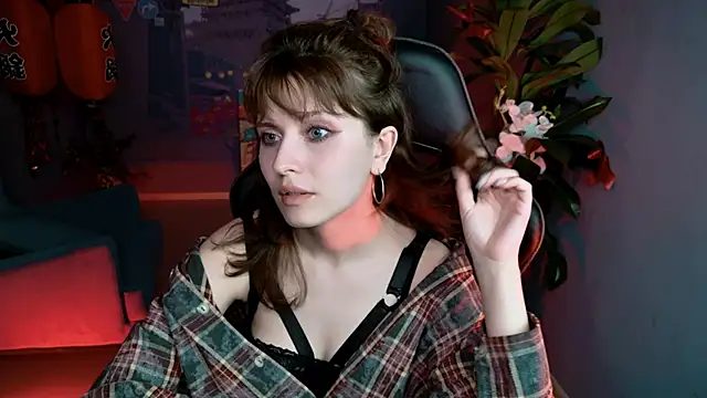 Snapshot of LolaDominara chatting on 05-07-26, 11:37 LolaDominara online show from 05-07-26, 11:37