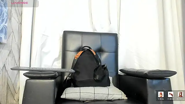 Snapshot of Jaadewest chatting on 07-22-26, 11:02 Jaadewest online show from 07-22-26, 11:02