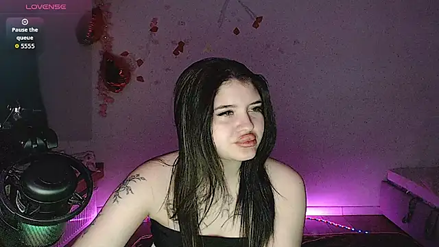 Snapshot of Blackangels chatting on 05-24-26, 06:13 Blackangels online show from 05-24-26, 06:13
