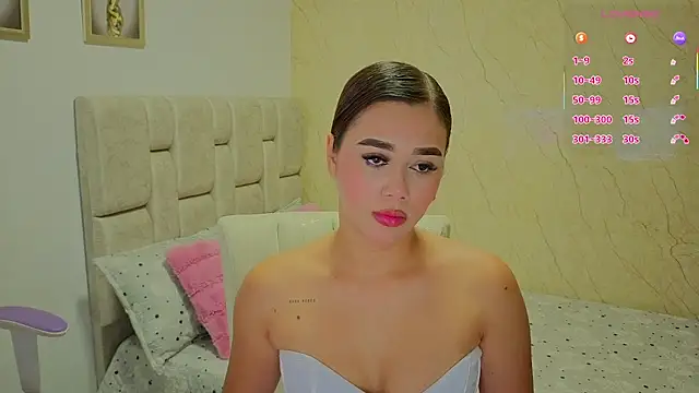 Snapshot of Naomilaurent chatting on 07-20-26, 11:29 Naomilaurent online show from 07-20-26, 11:29