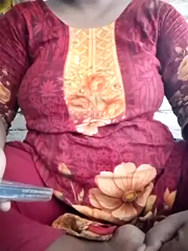 Snapshot of indian-couple9 chatting on 06-02-26, 06:15 indian-couple9 online show from 06-02-26, 06:15