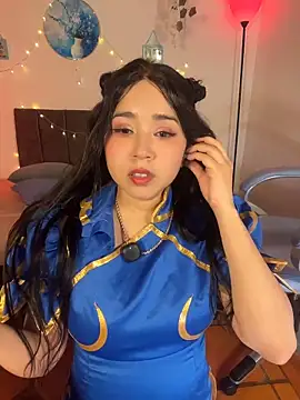 Snapshot of eimili_love chatting on 05-24-26, 02:27 eimili love online show from 05-24-26, 02:27