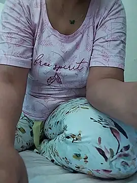 Snapshot of amira567 chatting on 06-29-26, 11:54 amira567 online show from 06-29-26, 11:54