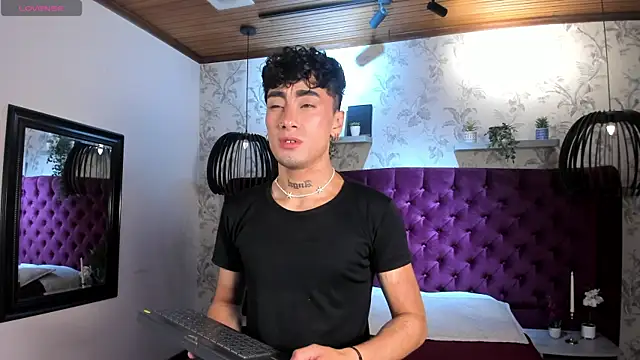 Snapshot of Spencerwhite_ chatting on 05-18-26, 10:59 Spencerwhite online show from 05-18-26, 10:59