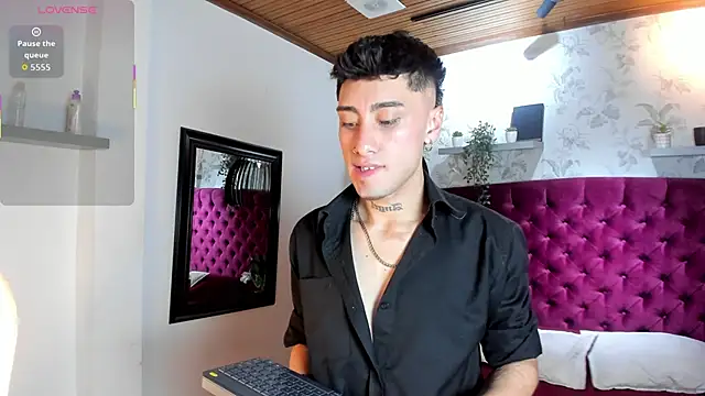 Snapshot of Spencerwhite_ chatting on 06-19-26, 10:35 Spencerwhite online show from 06-19-26, 10:35