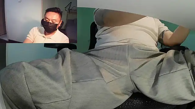 Snapshot of mrcake666 chatting on 05-15-26, 04:36 mrcake666 online show from 05-15-26, 04:36