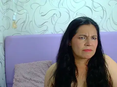 Snapshot of JenniferLondonx chatting on 05-15-26, 09:44 JenniferLondonx online show from 05-15-26, 09:44