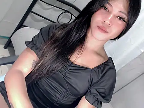 Snapshot of Ladymikaela chatting on 05-20-26, 04:18 Ladymikaela online show from 05-20-26, 04:18