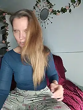 Snapshot of Candy_Cougar chatting on 05-06-26, 07:13 Candy Cougar online show from 05-06-26, 07:13