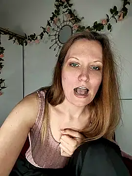 Snapshot of Candy_Cougar chatting on 05-07-26, 06:30 Candy Cougar online show from 05-07-26, 06:30