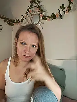Snapshot of Candy_Cougar chatting on 05-29-26, 07:17 Candy Cougar online show from 05-29-26, 07:17