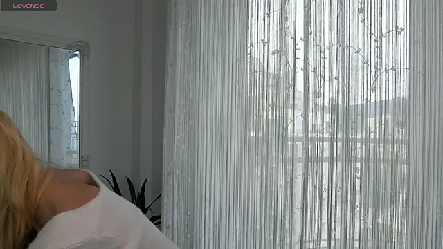 Snapshot of Belle_Blondy chatting on 05-16-26, 10:47 Belle Blondy online show from 05-16-26, 10:47