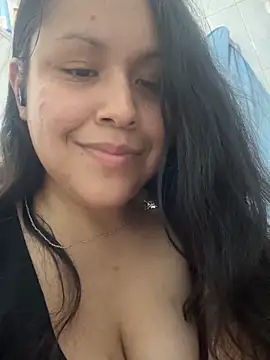 Snapshot of KeniaLuna chatting on 04-23-26, 12:45 KeniaLuna online show from 04-23-26, 12:45