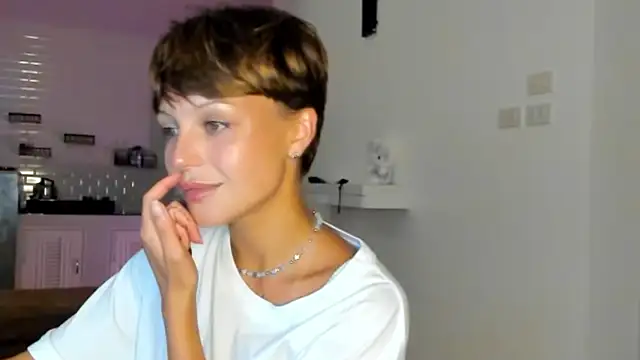 Snapshot of DollieRush chatting on 06-19-26, 03:05 DollieRush online show from 06-19-26, 03:05