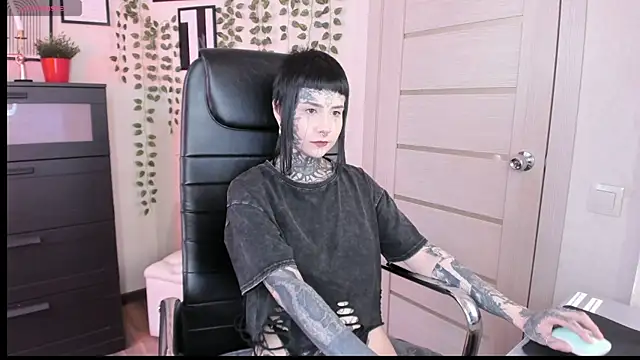 Snapshot of Bloood__Mary chatting on 06-03-26, 11:02 Bloood Mary online show from 06-03-26, 11:02