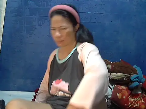 Snapshot of hotchilimom chatting on 10-20-25, 12:44 hotchilimom online show from 10-20-25, 12:44