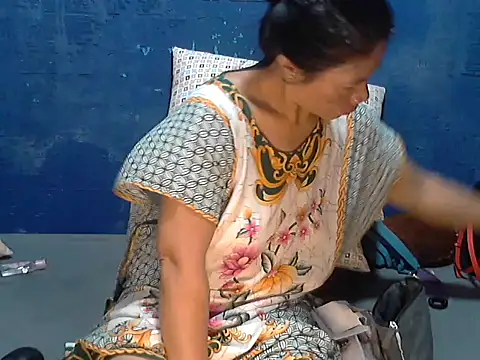 Snapshot of hotchilimom chatting on 02-22-26, 03:18 hotchilimom online show from 02-22-26, 03:18