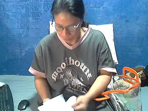 Snapshot of hotchilimom chatting on 04-16-26, 12:11 hotchilimom online show from 04-16-26, 12:11