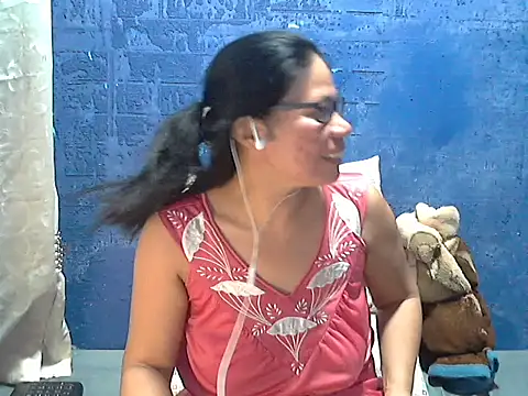 hotchilimom online show from 05-16-26, 09:06