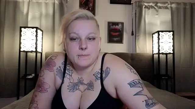 Snapshot of Lady_Peggi chatting on 05-22-26, 09:09 Lady Peggi online show from 05-22-26, 09:09