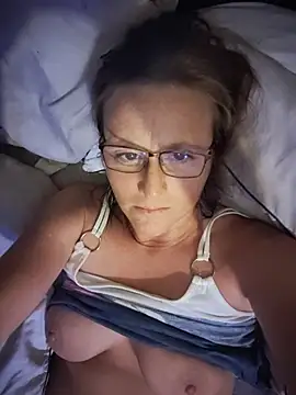 Queenle91 online show from 05-17-26, 03:15