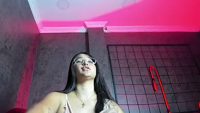 Snapshot of Janett_Moore chatting on 05-11-26, 02:45 Janett Moore online show from 05-11-26, 02:45