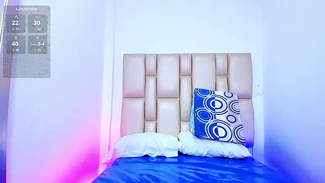 Snapshot of ErikaStar_ chatting on 05-18-26, 01:06 ErikaStar online show from 05-18-26, 01:06