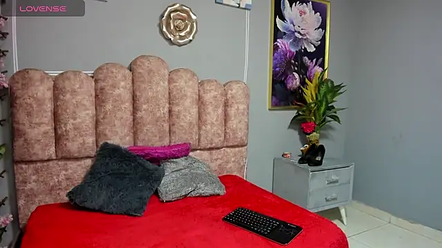 Snapshot of Sharlotshh chatting on 06-22-26, 07:44 Sharlotshh online show from 06-22-26, 07:44