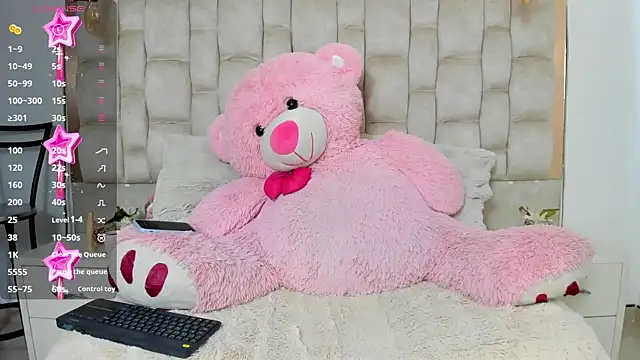 Snapshot of MaddyReyes chatting on 06-18-26, 07:40 MaddyReyes online show from 06-18-26, 07:40