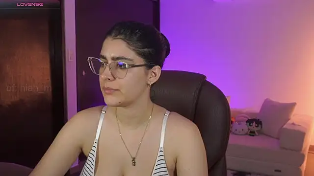 Snapshot of _Niah chatting on 05-20-26, 02:07 Niah online show from 05-20-26, 02:07
