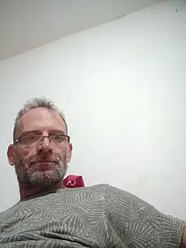 Snapshot of CulturedBus909 chatting on 06-18-26, 06:13 CulturedBus909 online show from 06-18-26, 06:13