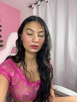 Snapshot of melody_flowers18 chatting on 05-20-26, 02:40 melody flowers18 online show from 05-20-26, 02:40