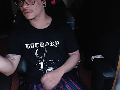 Snapshot of lilgothboy chatting on 06-04-26, 04:13 lilgothboy online show from 06-04-26, 04:13
