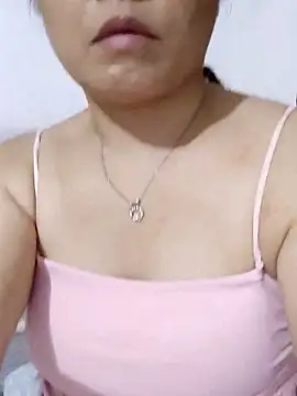 Snapshot of huifei912 chatting on 06-18-26, 01:04 huifei912 online show from 06-18-26, 01:04