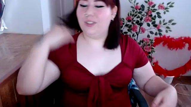 Snapshot of KarolinasHot chatting on 06-23-26, 09:24 KarolinasHot online show from 06-23-26, 09:24