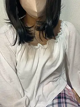 Snapshot of aya_chan00 chatting on 06-12-26, 02:05 aya chan00 online show from 06-12-26, 02:05
