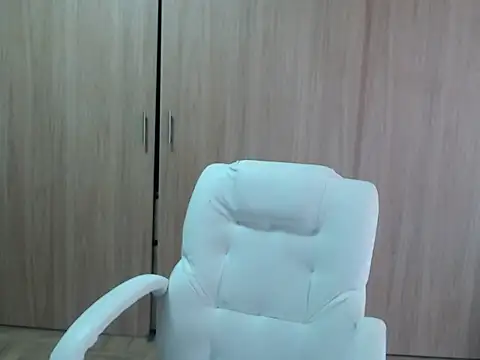 Snapshot of Haileey_ross chatting on 05-15-26, 01:07 Haileey ross online show from 05-15-26, 01:07