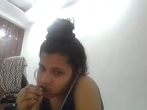 Snapshot of Myra- chatting on 05-13-26, 01:19 Myra- online show from 05-13-26, 01:19