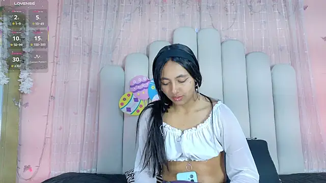 Snapshot of Hollyyqueen_ chatting on 06-10-26, 08:08 Hollyyqueen online show from 06-10-26, 08:08
