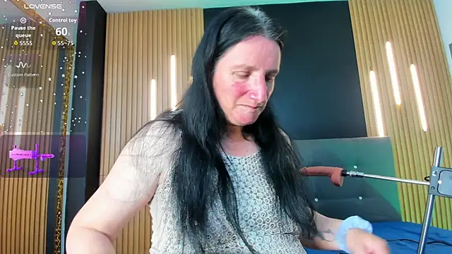 Snapshot of CloeMature chatting on 05-21-26, 01:45 CloeMature online show from 05-21-26, 01:45